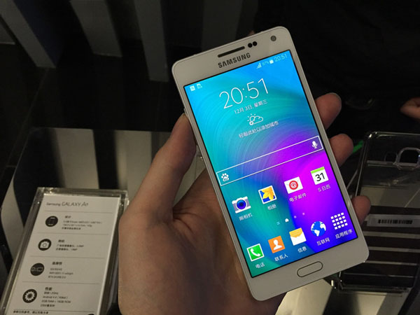 三星哪款手机最好_三星手机屏幕大小_三星手机屏幕字体变大