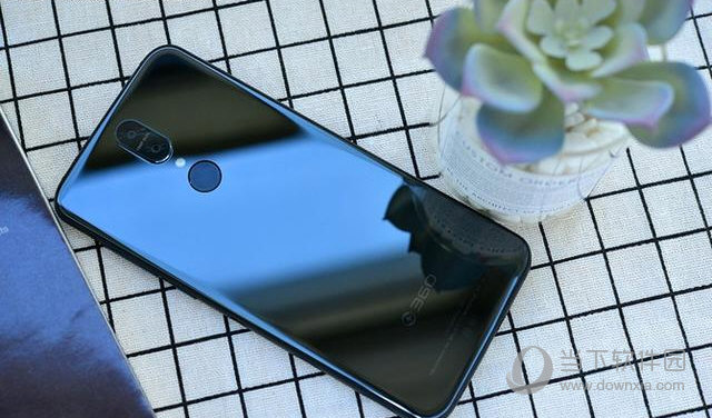 360 N6 Lite手机背部