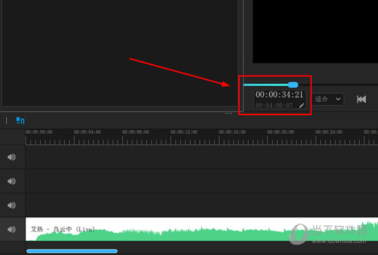 将文件拖动到轨道中，可以在播放框中看到此文件总的播放时间有四分钟